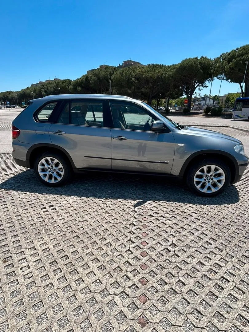 BMW X5 2010 photo 2