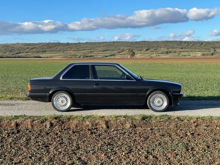 BMW 3 Series 1986 photo 2