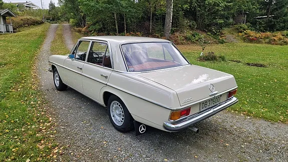 Mercedes-Benz 200 1972 photo 5