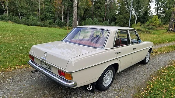 Mercedes-Benz 200 1972 photo 3