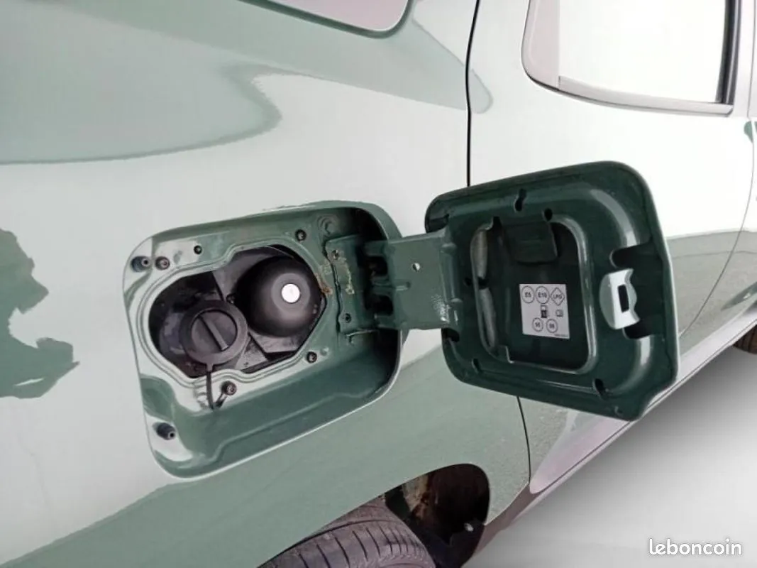 Dacia Duster 2023 photo 2