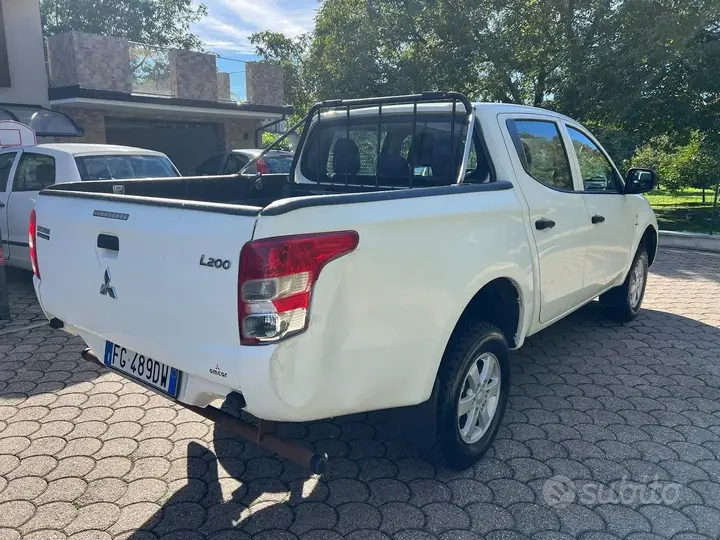 Mitsubishi L200 2016 photo 4
