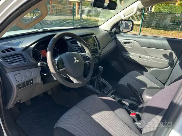 Mitsubishi L200 2016 photo 3