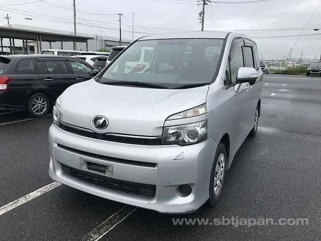 Toyota Voxy X 2013 photo 2
