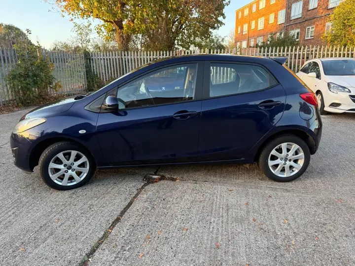 Mazda Mazda2 2013 photo 5