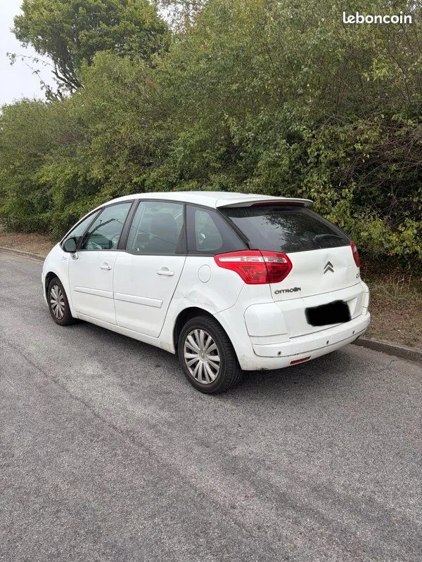 Citroen C4 Picasso 2010 photo 2