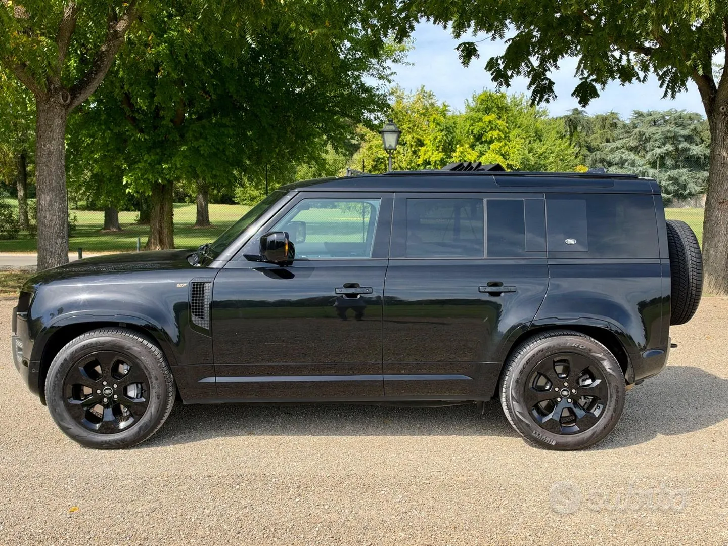Land Rover Defender 2022 photo 2