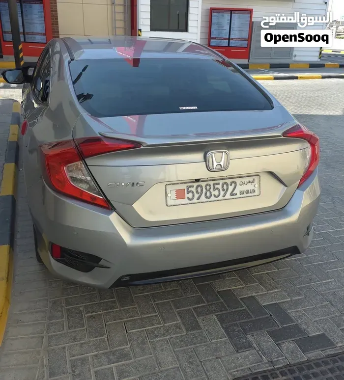 Honda Civic 2018 photo 2