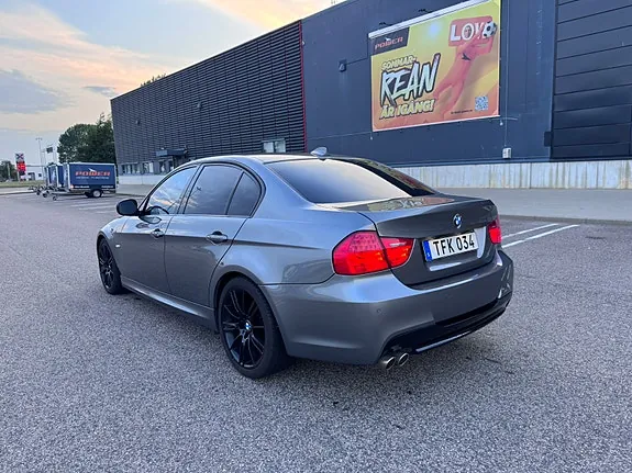 BMW 318D 2011 photo 4