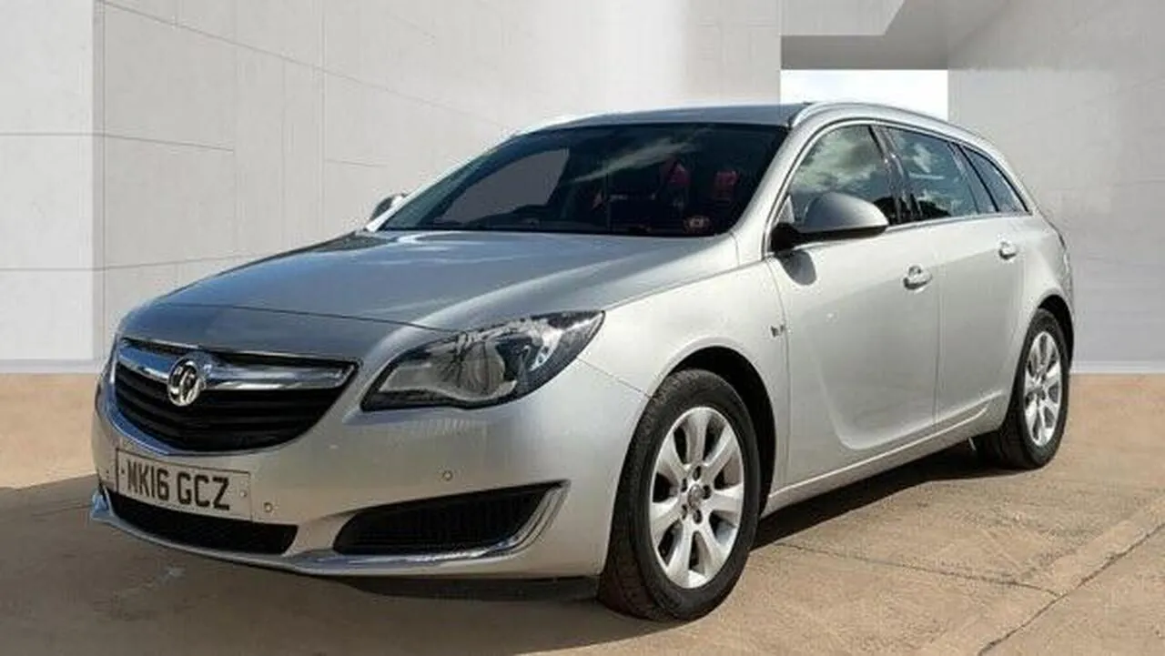Vauxhall Insignia 2016 photo 2