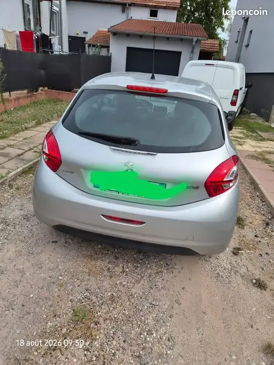 Peugeot 208 2013 photo 2