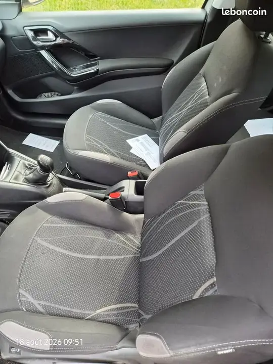 Peugeot 208 2013 photo 3