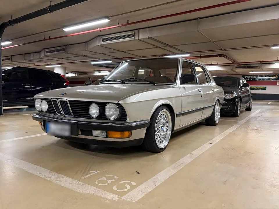 BMW 520I