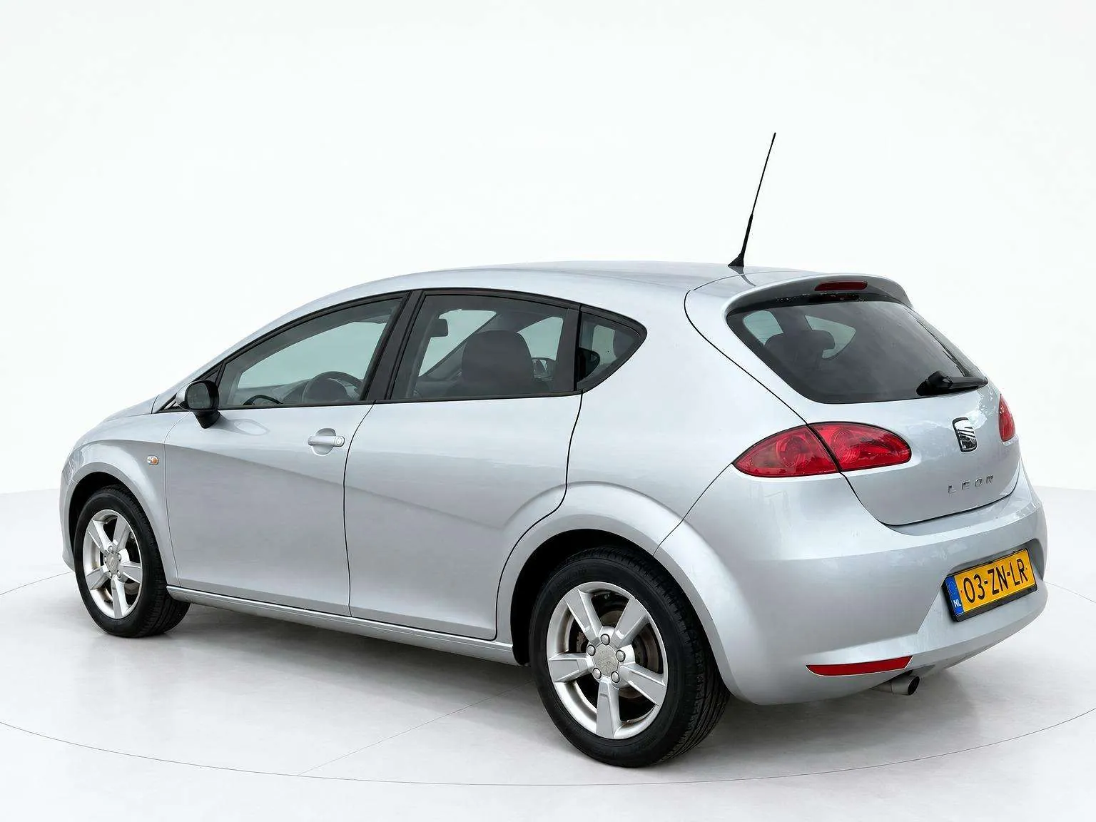 Seat Leon 2008 photo 2