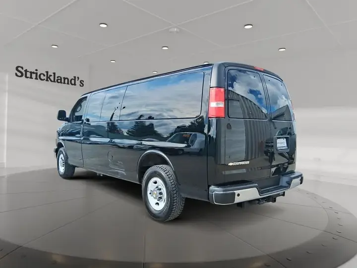 Chevrolet Express 2024 photo 4