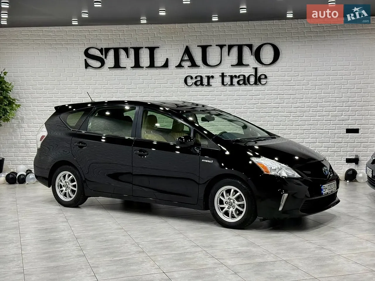 Toyota Prius V 2013 photo 4