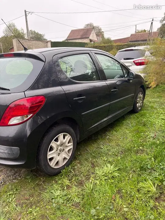 Peugeot 207 2011 photo 3