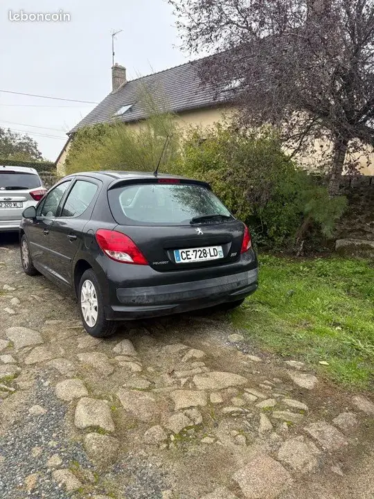 Peugeot 207 2011 photo 2
