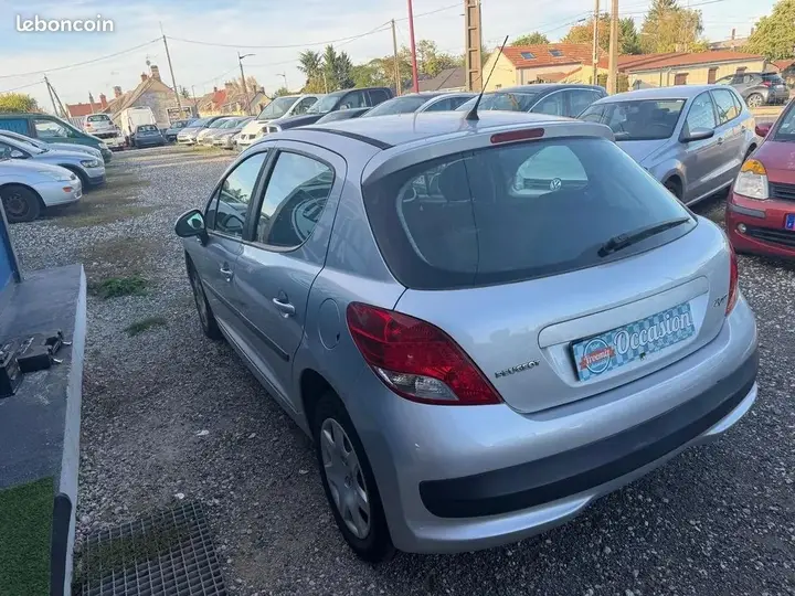 Peugeot 207 2011 photo 4
