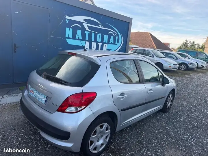Peugeot 207 2011 photo 3