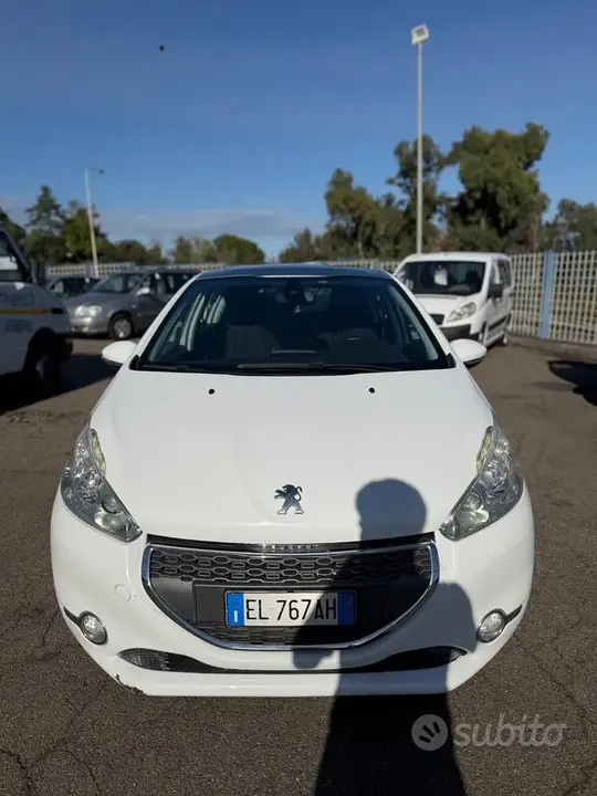 Peugeot 208 2012 photo 2