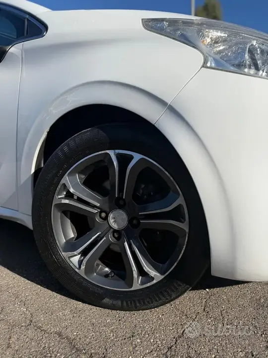 Peugeot 208 2012 photo 5