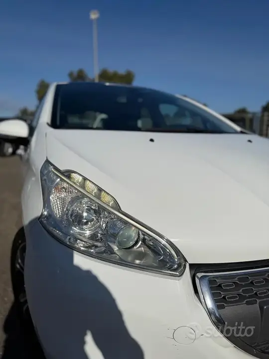 Peugeot 208 2012 photo 4
