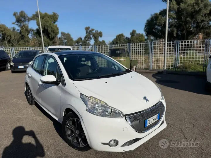 Peugeot 208 2012 photo 3