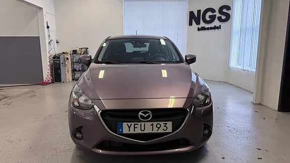 Mazda 2 2017 photo 2