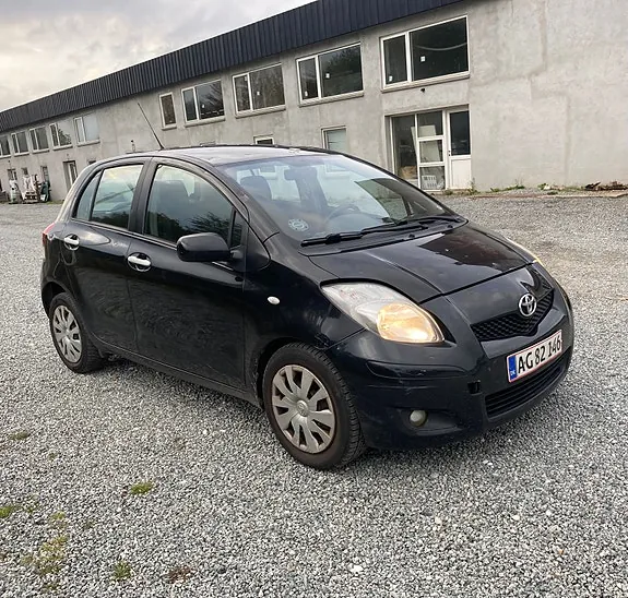 Toyota Yaris 2011 photo 4