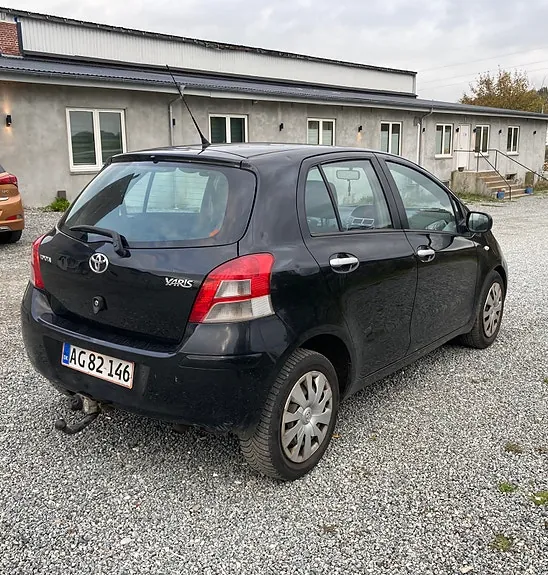 Toyota Yaris 2011 photo 3