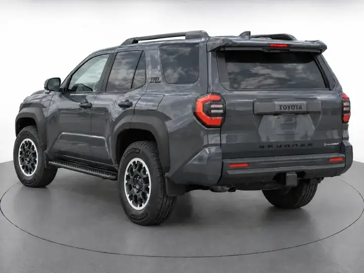 Toyota 4Runner 2026 photo 3