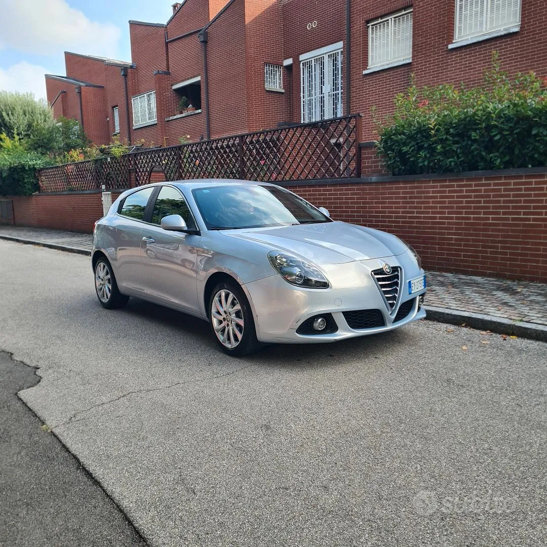 Alfa Romeo Giulietta 2015 photo 2
