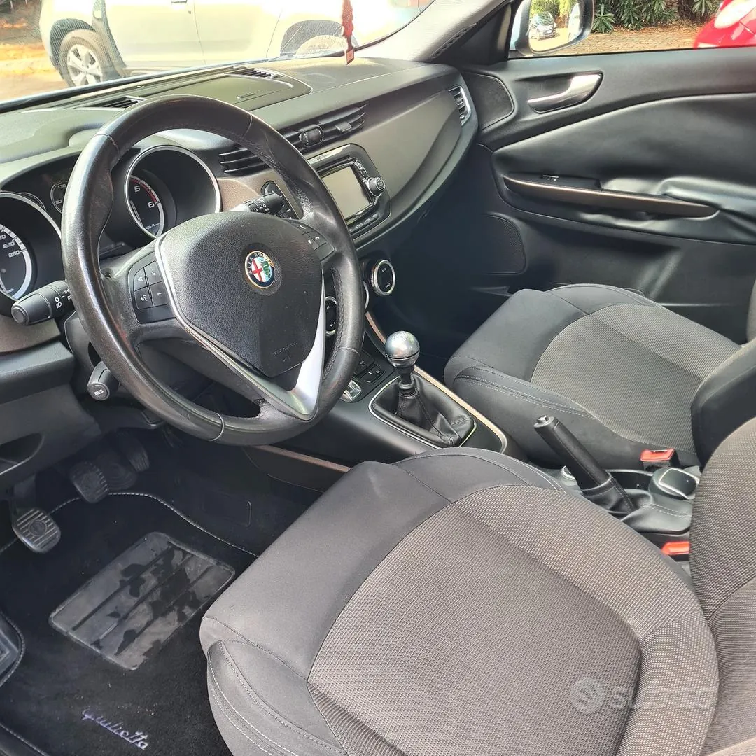 Alfa Romeo Giulietta 2015 photo 5