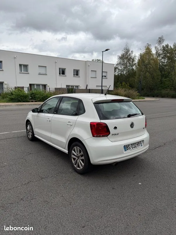 Volkswagen Polo 2011 photo 2