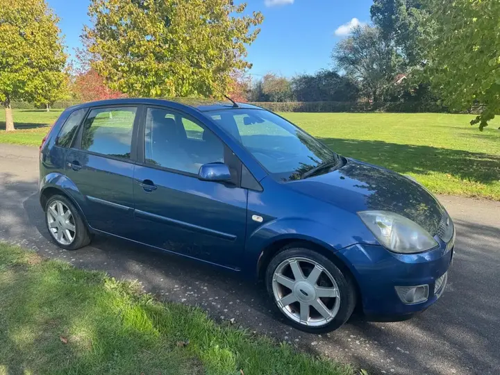 Ford Fiesta 2008 photo 2