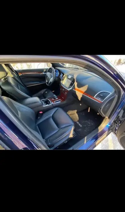 Chrysler 300 2013 photo 2