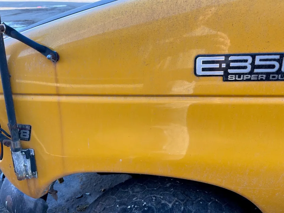 Ford E350 2004 photo 4