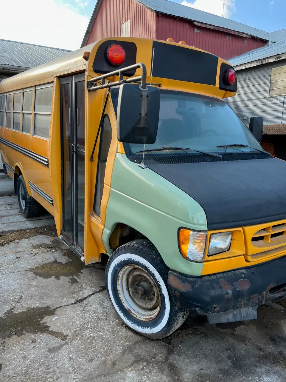 Ford E350 2004 photo 2