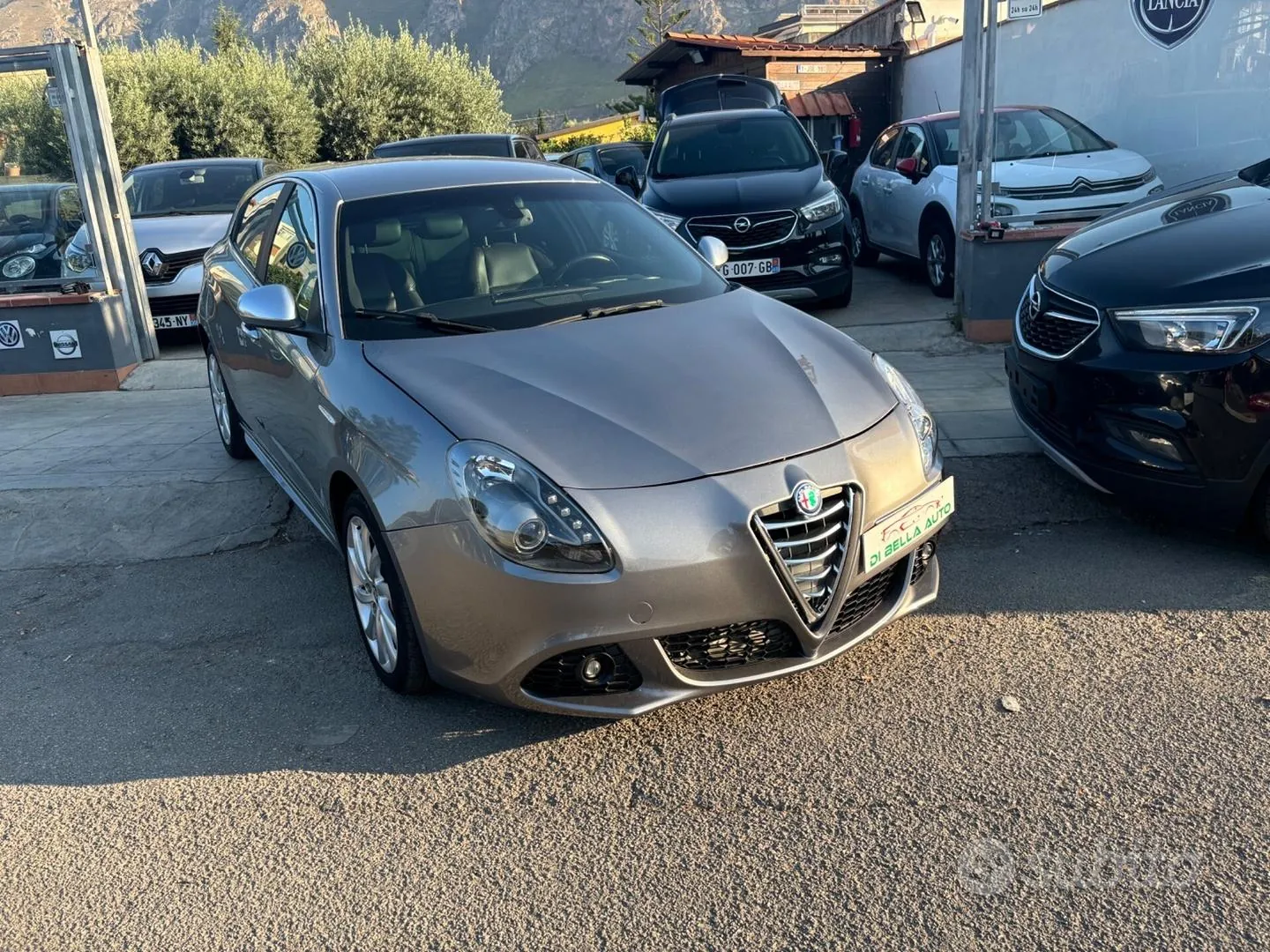 Alfa Romeo Giulietta 2011 photo 2