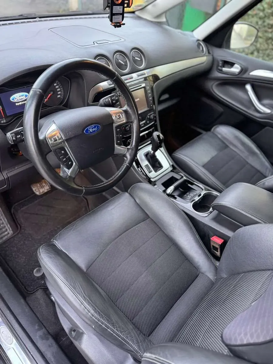 Ford Galaxy 2013 photo 3