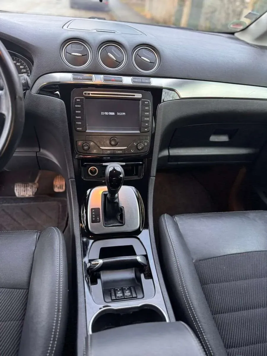 Ford Galaxy 2013 photo 2