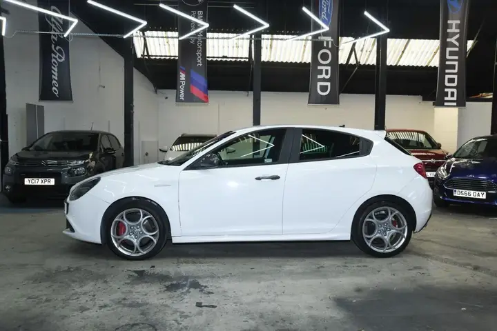 Alfa Romeo Giulietta 2016 photo 4