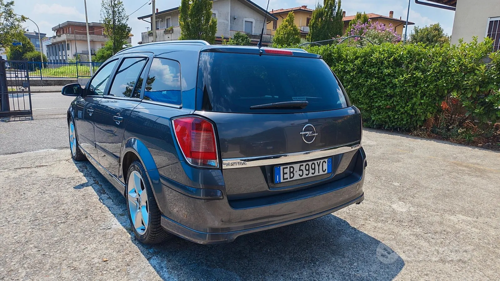 Opel Astra 2010 photo 4