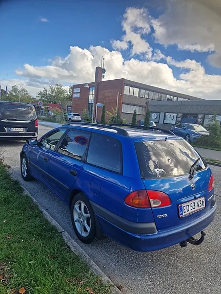 Toyota Avensis 1998 photo 3
