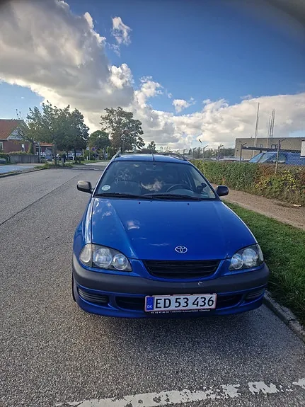 Toyota Avensis 1998 photo 2