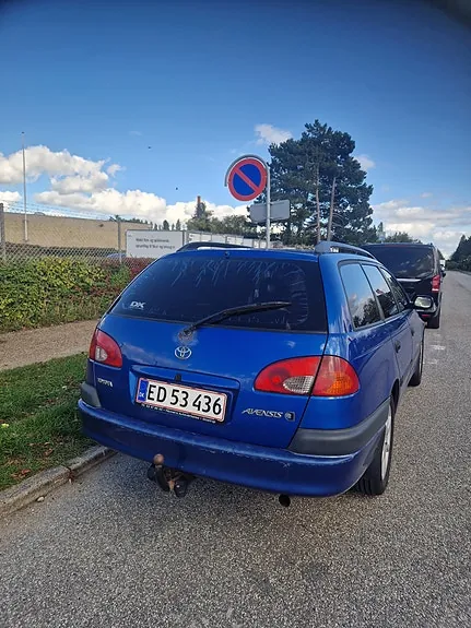 Toyota Avensis 1998 photo 4