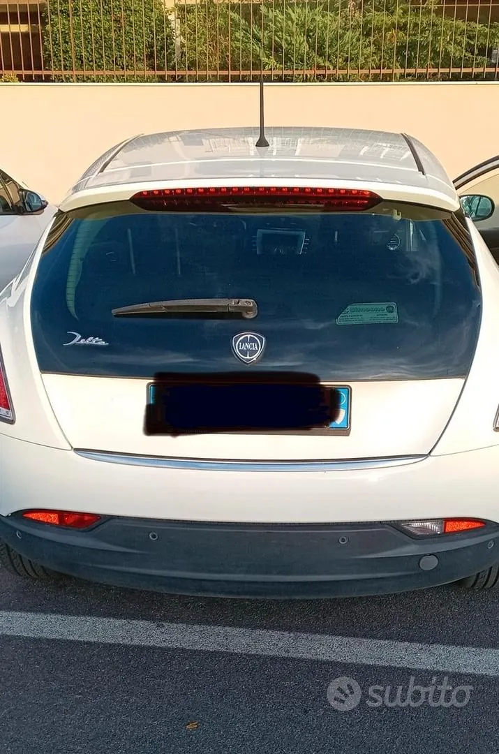 Lancia Delta 2011 photo 2