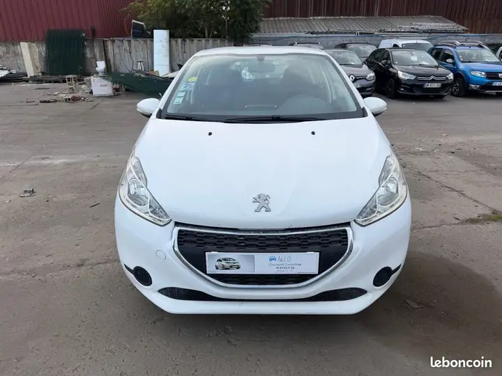 Peugeot 208 2015 photo 2