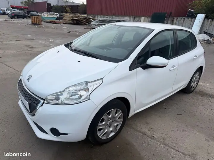 Peugeot 208 2015 photo 3